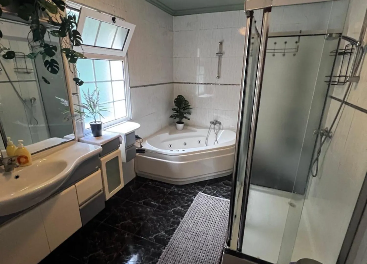 Inn Homeoffice Madeira - Coliving & Coworking With A Nice Community Santa Cruz  Portugal